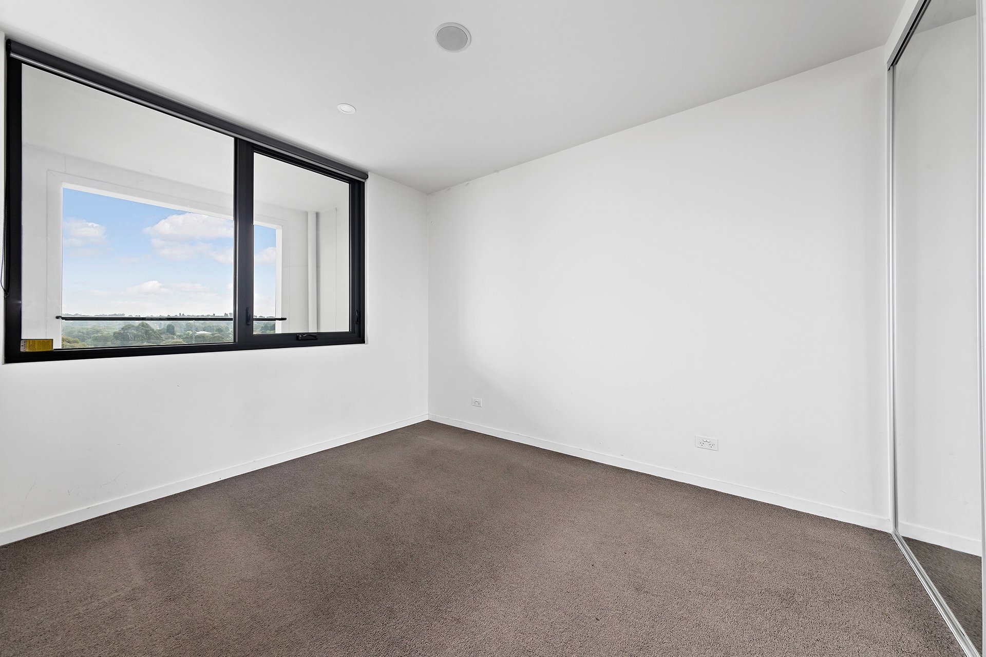 Property Gallery Thumbnail 6