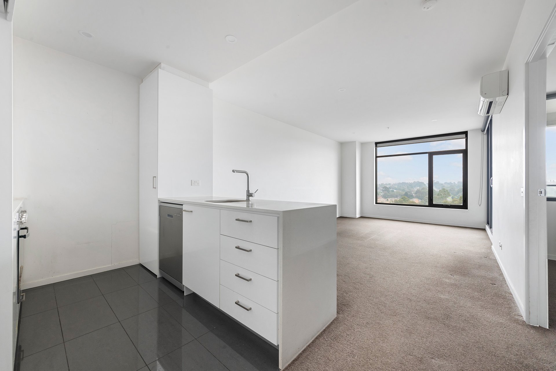Property Gallery Thumbnail 8