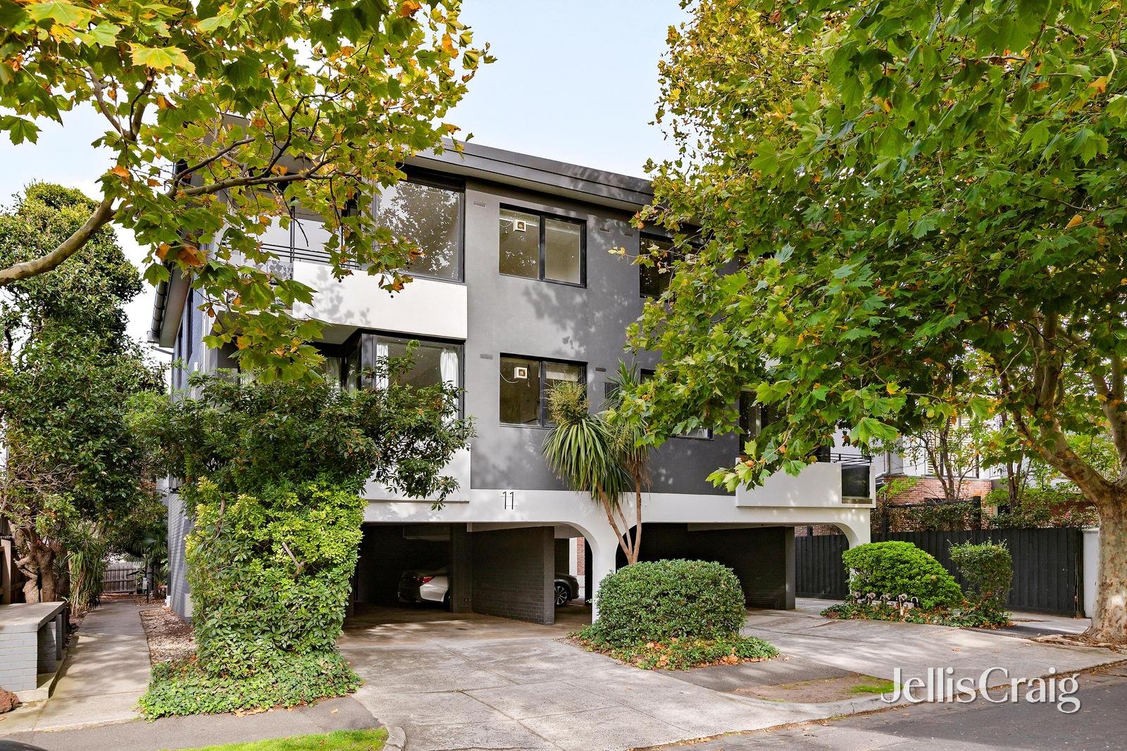 7/11 Selwyn Avenue, Elwood image 2