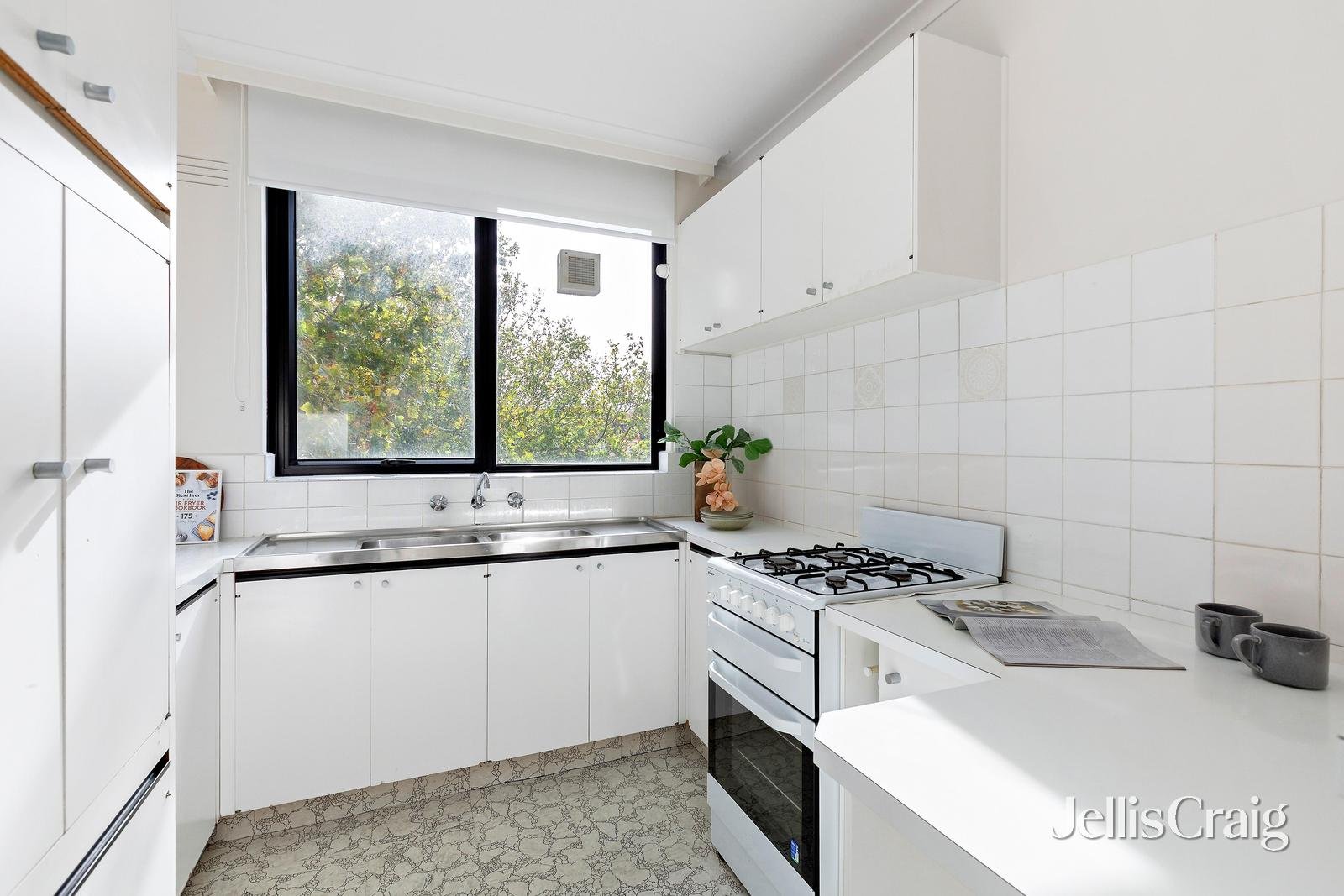 7/11 Selwyn Avenue, Elwood image 4
