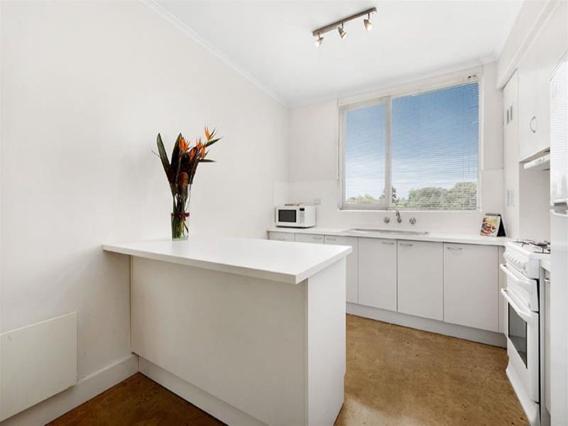 7/11 Seymour Grove, Camberwell image 2