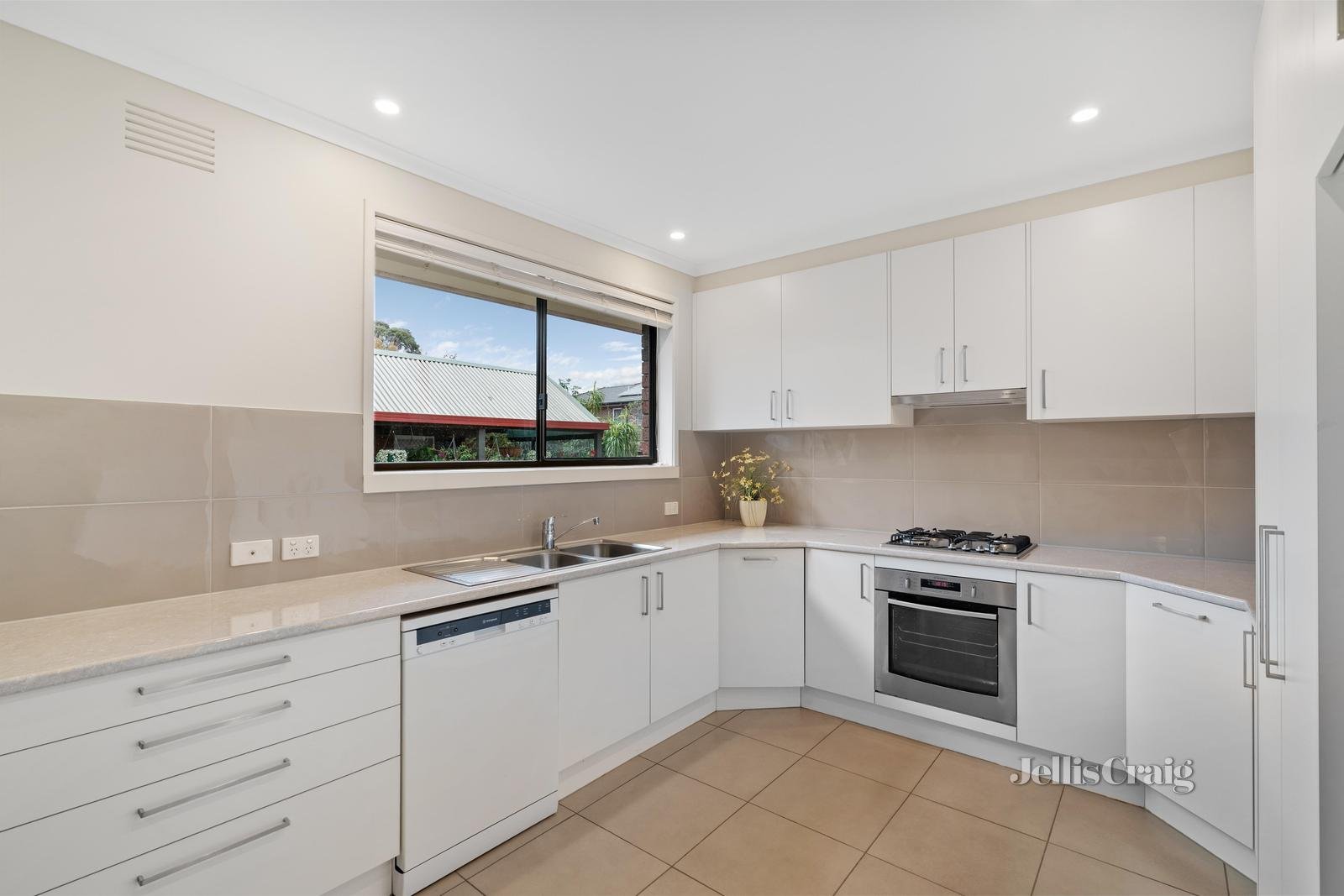 7/11 Windsor Street, Burwood East image 6