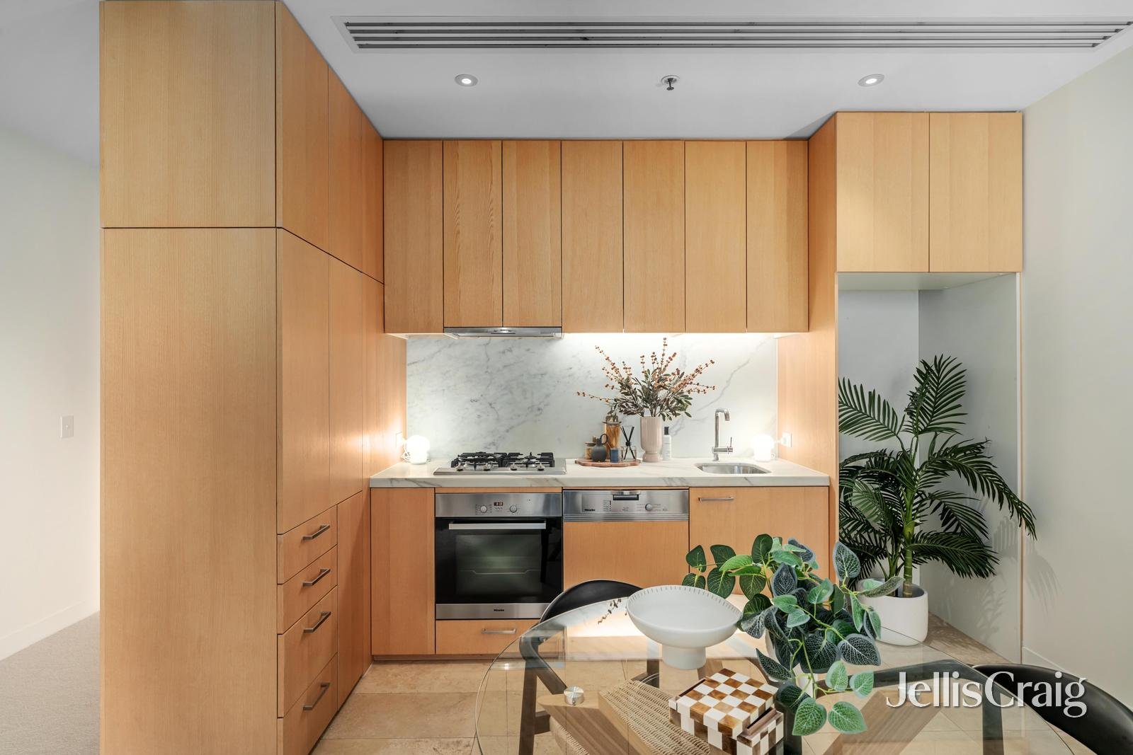 711/480 Riversdale Road, Hawthorn East image 2