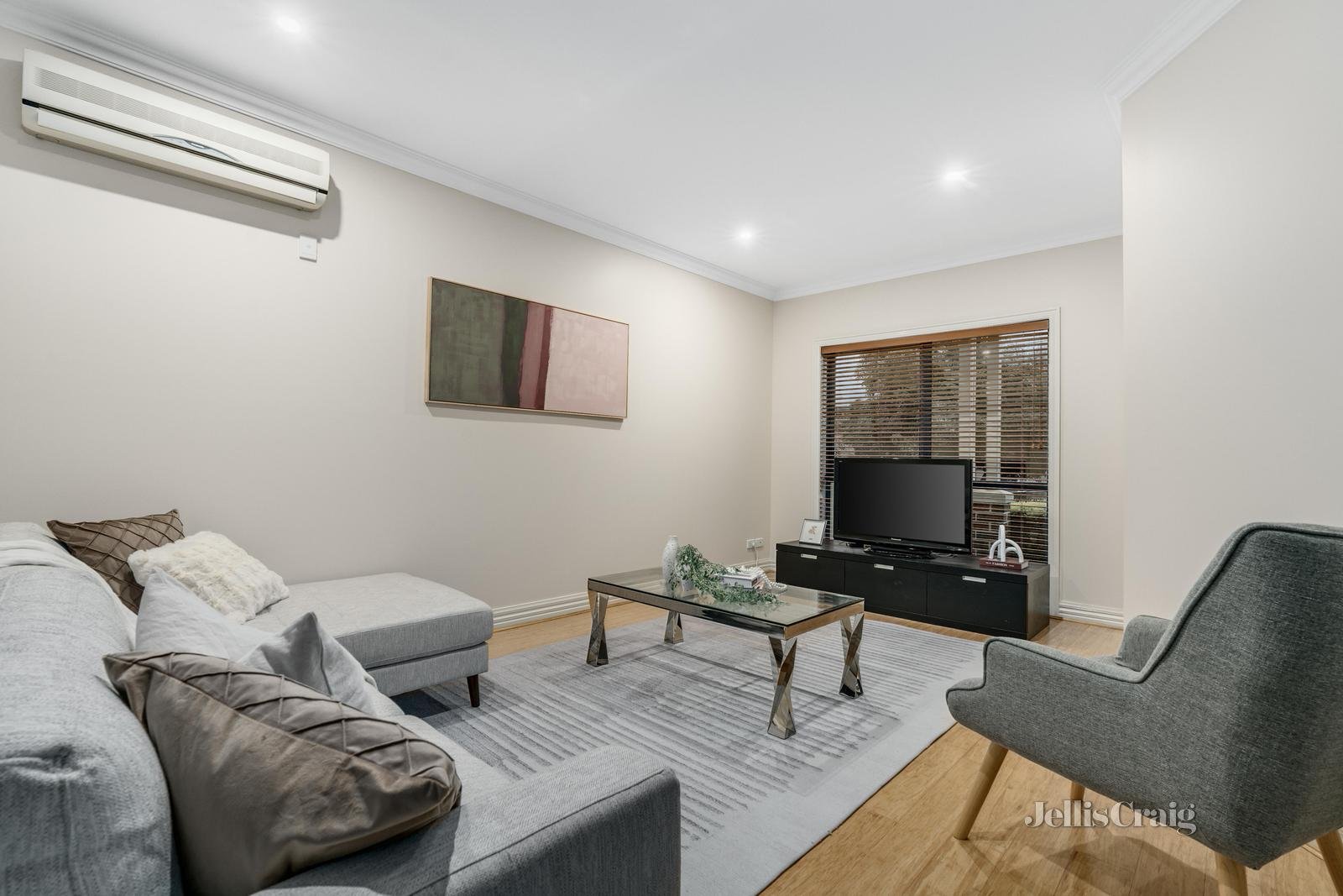 7/12 Nonda Avenue, Doncaster East image 2