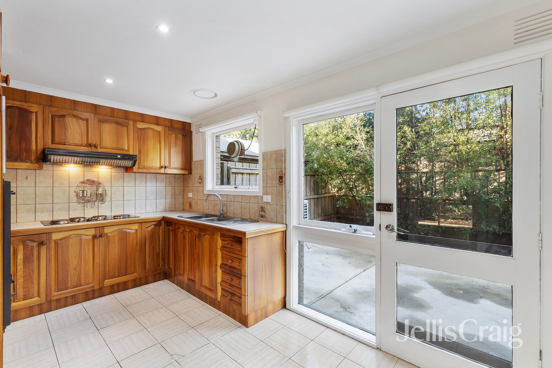7/12 Parkview Avenue, Greensborough image 2