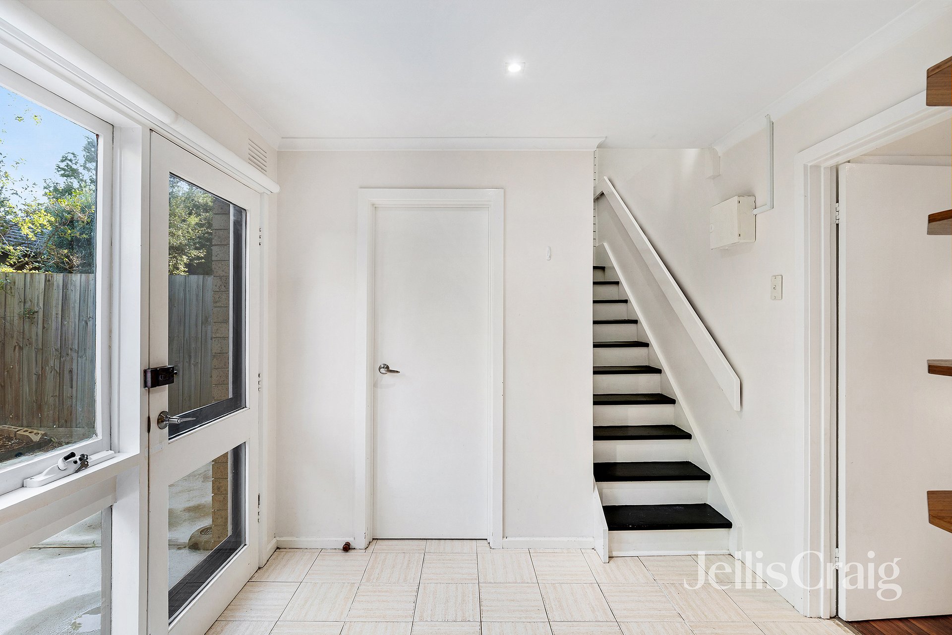 7/12 Parkview Avenue, Greensborough image 3
