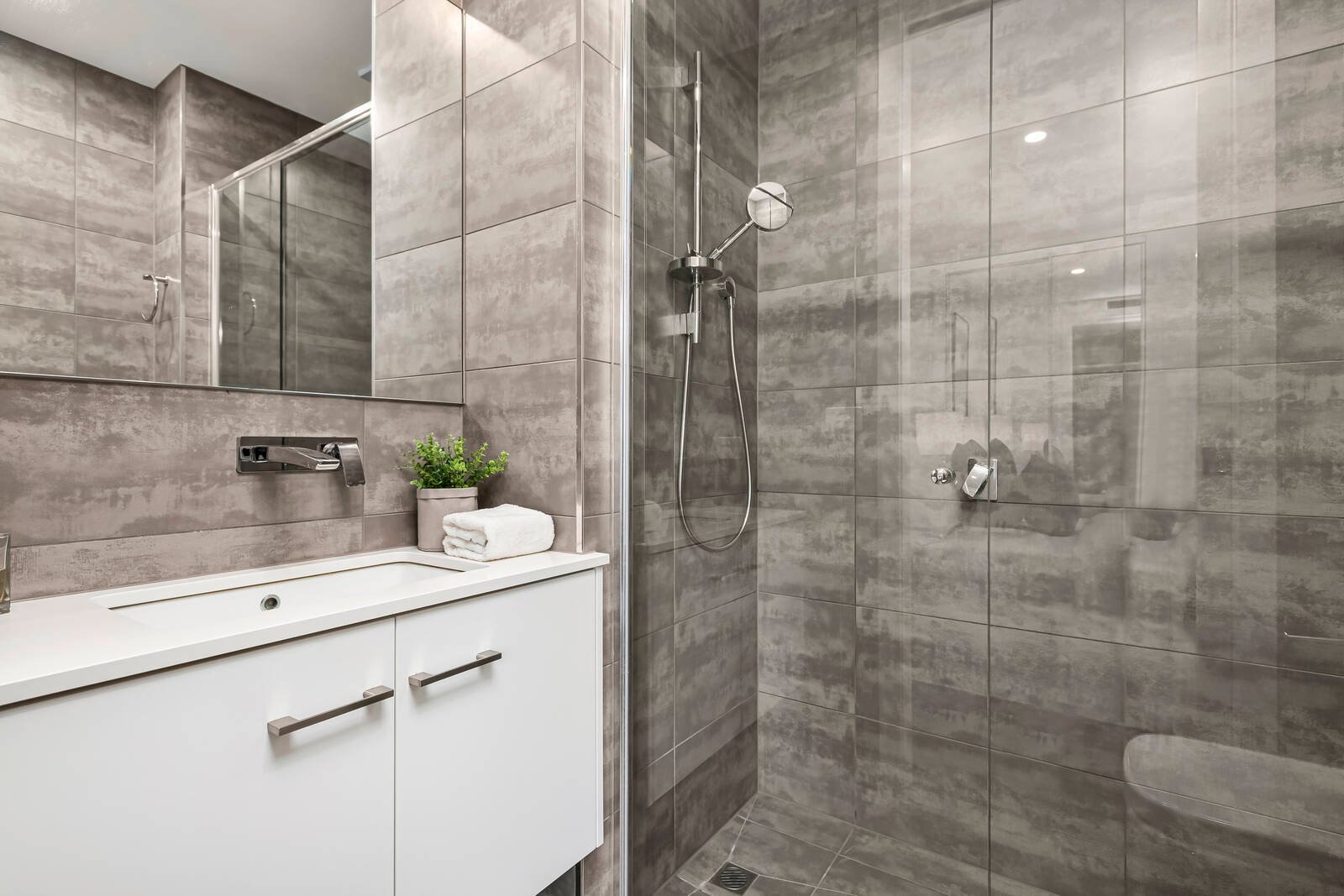 Property Gallery Thumbnail 9