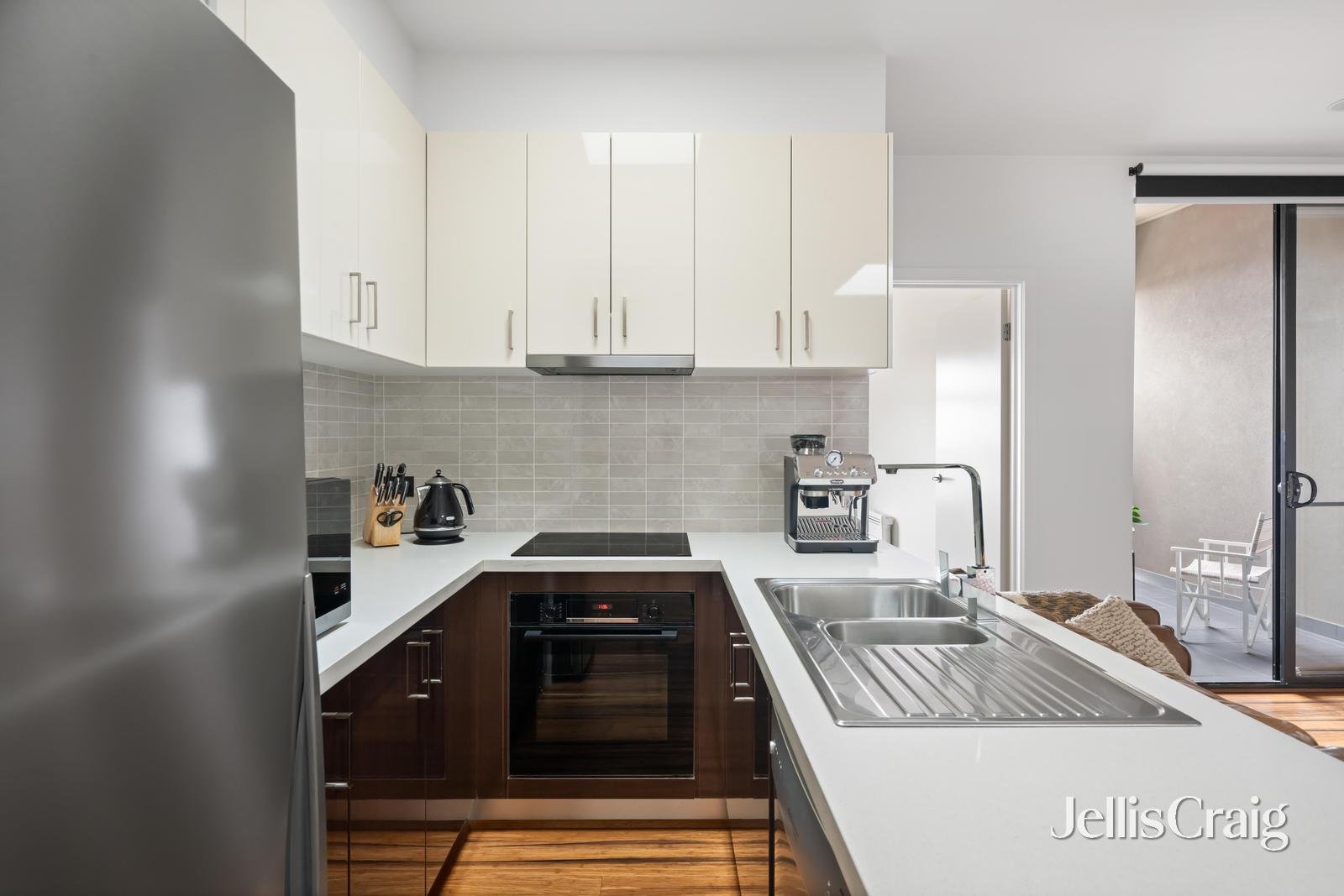 7/129 Melville Road, Brunswick&nbsp;West image 2