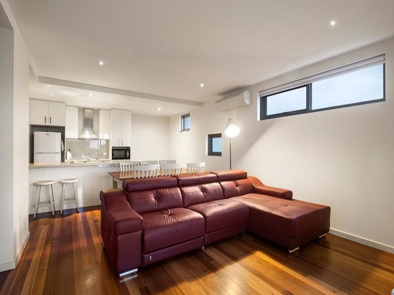 7/13 Winifred Street, Essendon image 2