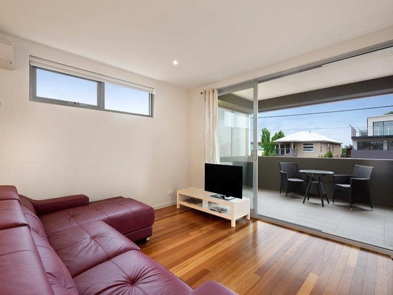 7/13 Winifred Street, Essendon image 3