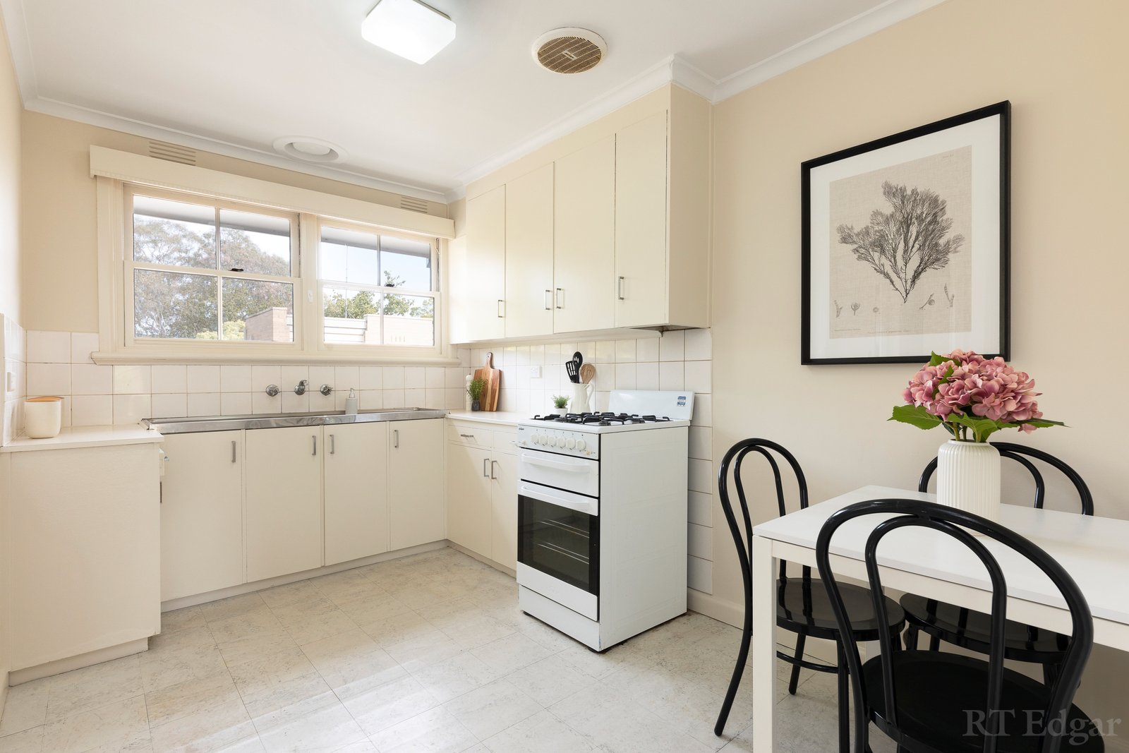 Property Gallery Thumbnail 9