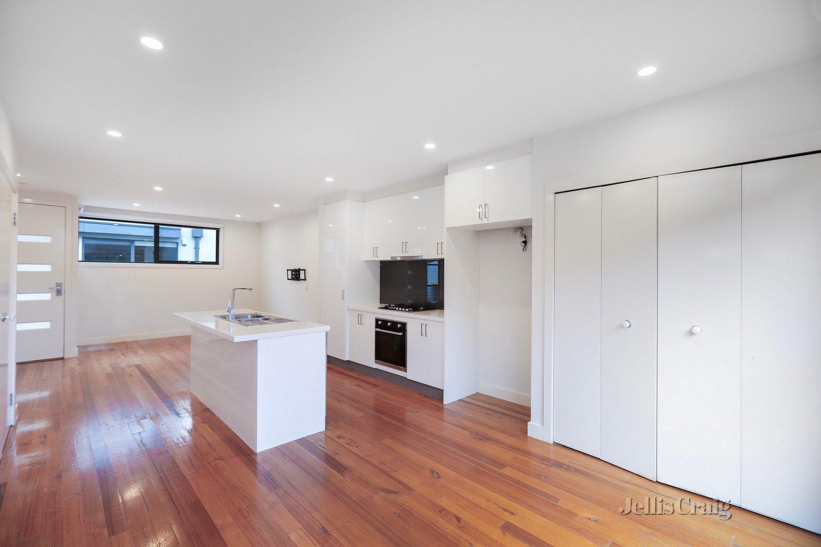 7/14 Collins Avenue, Altona North image 3