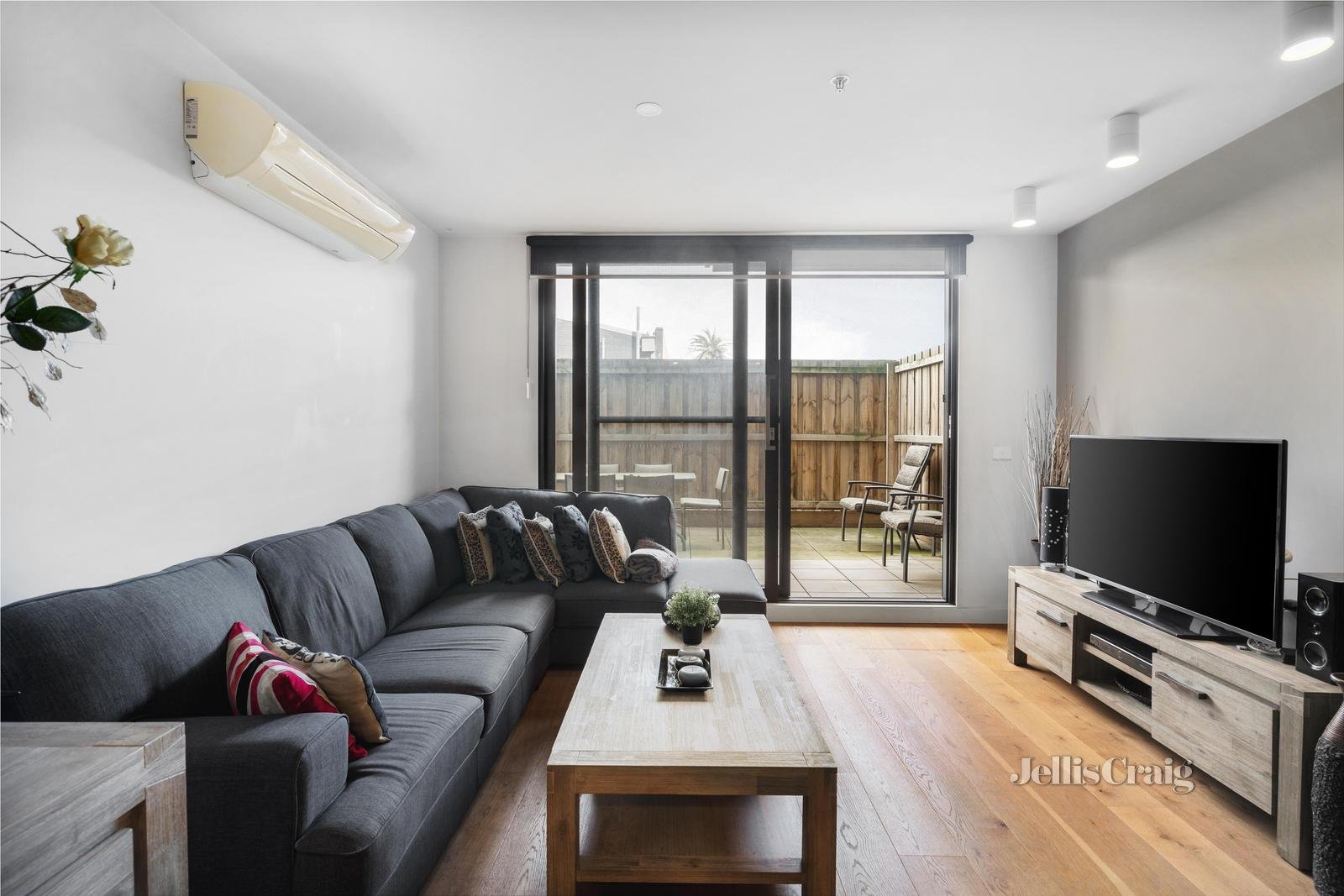 7/144 Collins Street, Mentone image 2