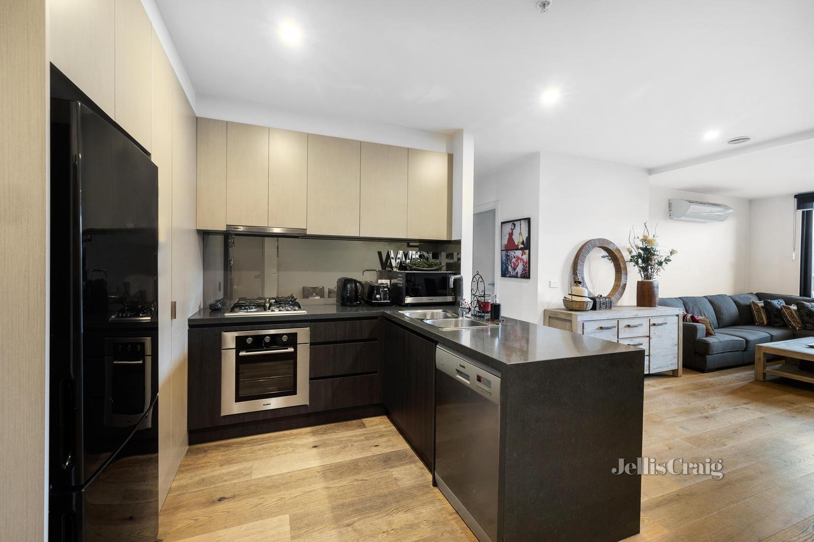 7/144 Collins Street, Mentone image 3