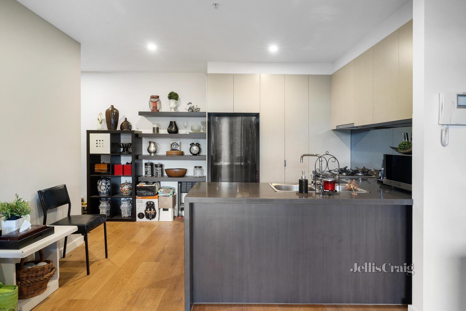 7/144 Collins Street, Mentone image 4