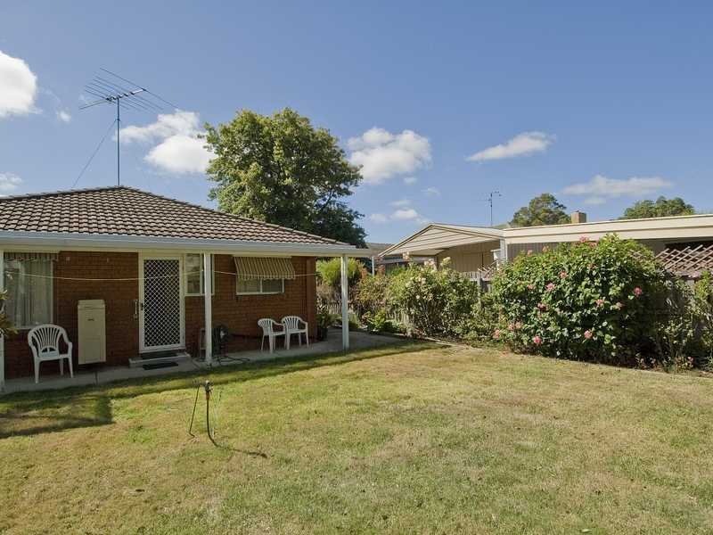 7/147 Roslyn Road, Belmont image 2