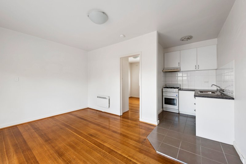 7 / 15 Waratah Avenue GLEN HUNTLY, VIC 3163