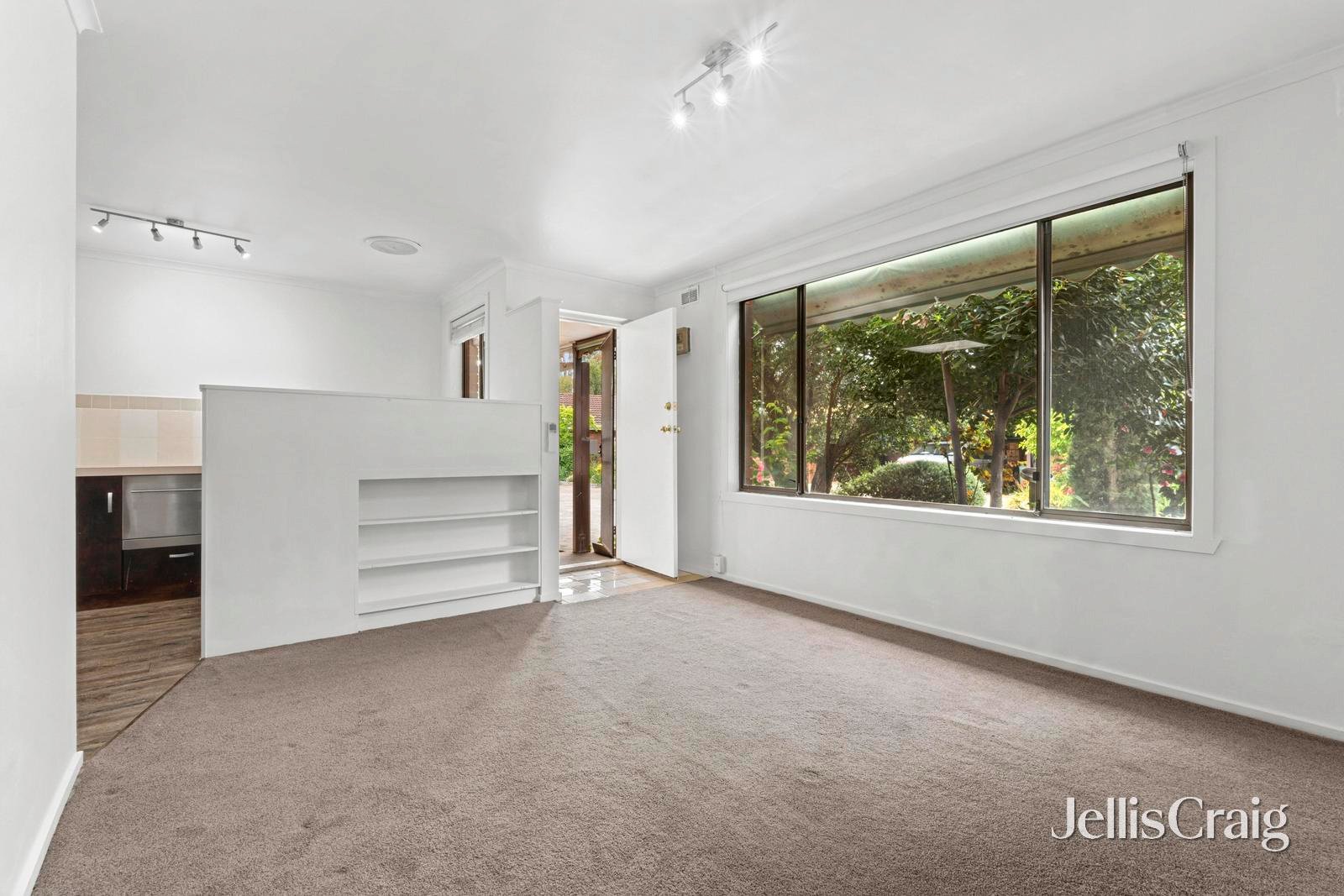7/16 Greenhill Avenue, Castlemaine image 2