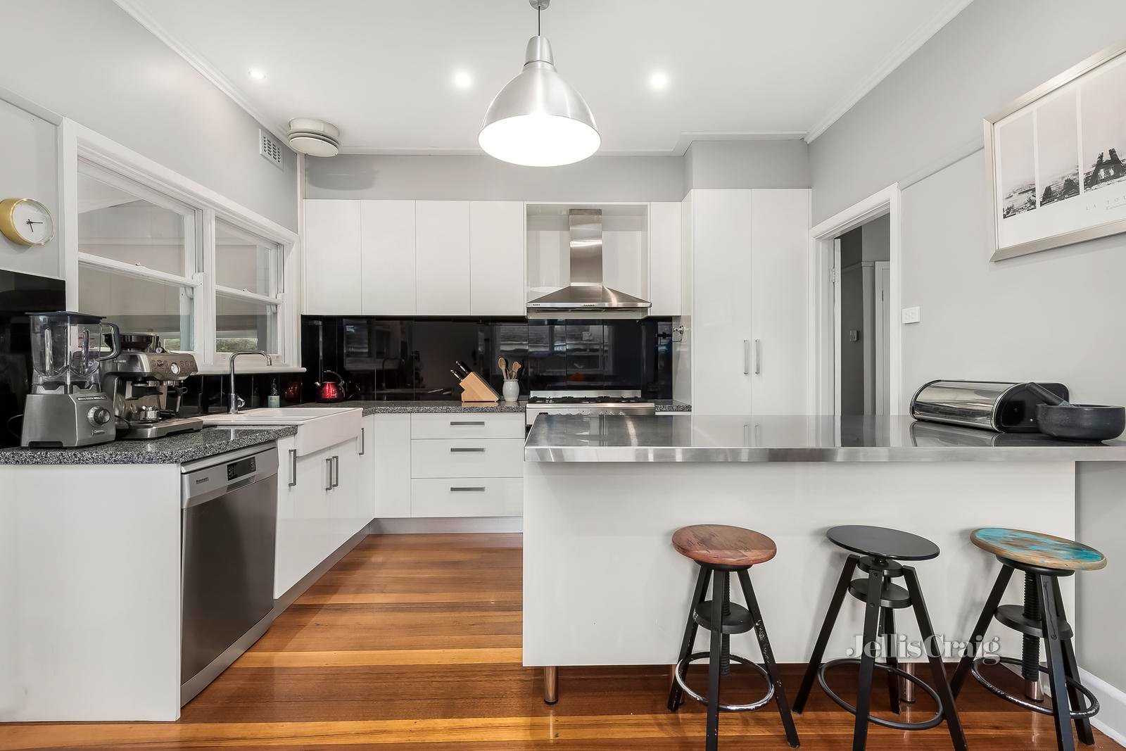 716 Waverley Road, Malvern East image 2