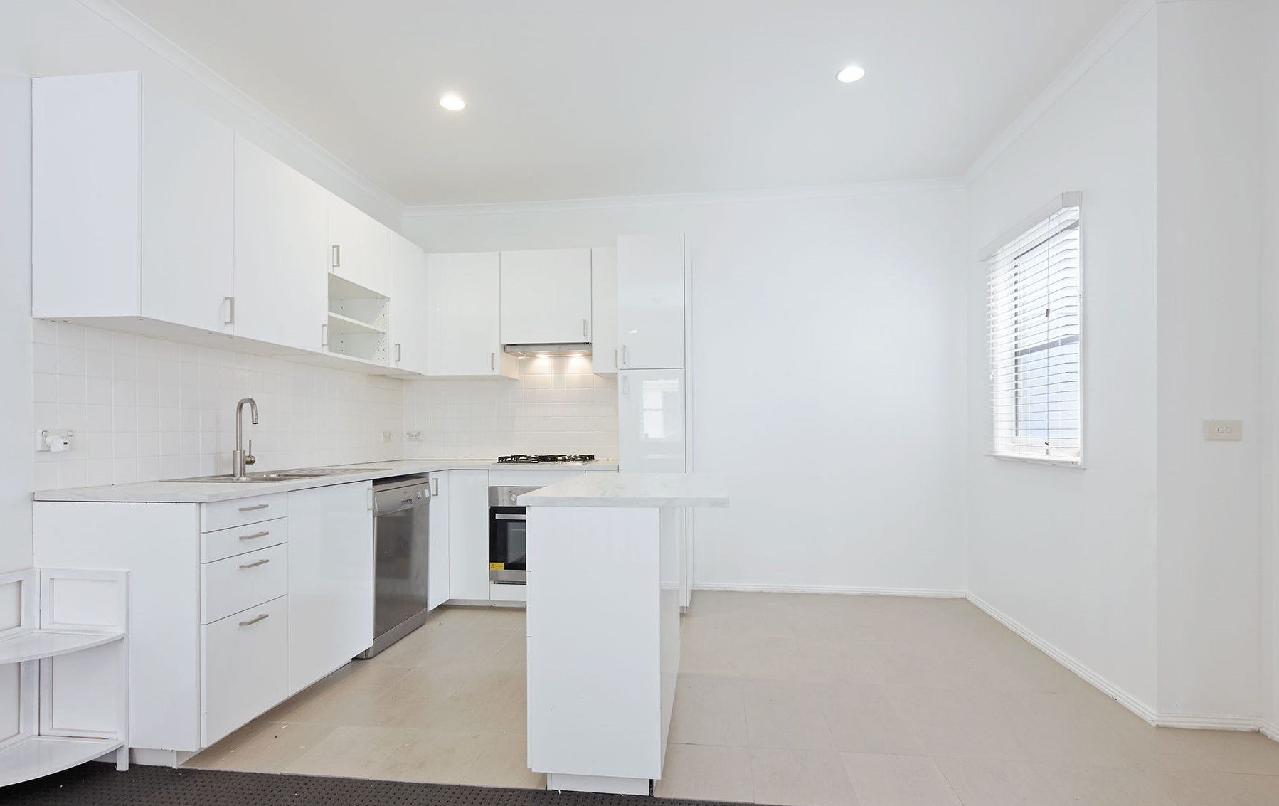 7/162 Stockmans Way, Kensington image 2