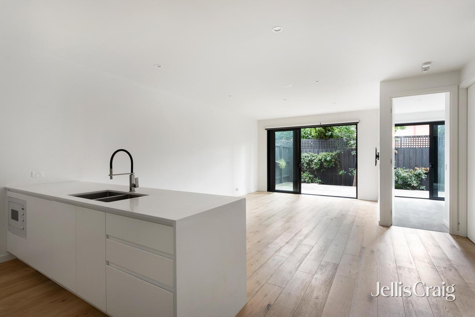 7/18 Hamilton Street, Bentleigh image 2