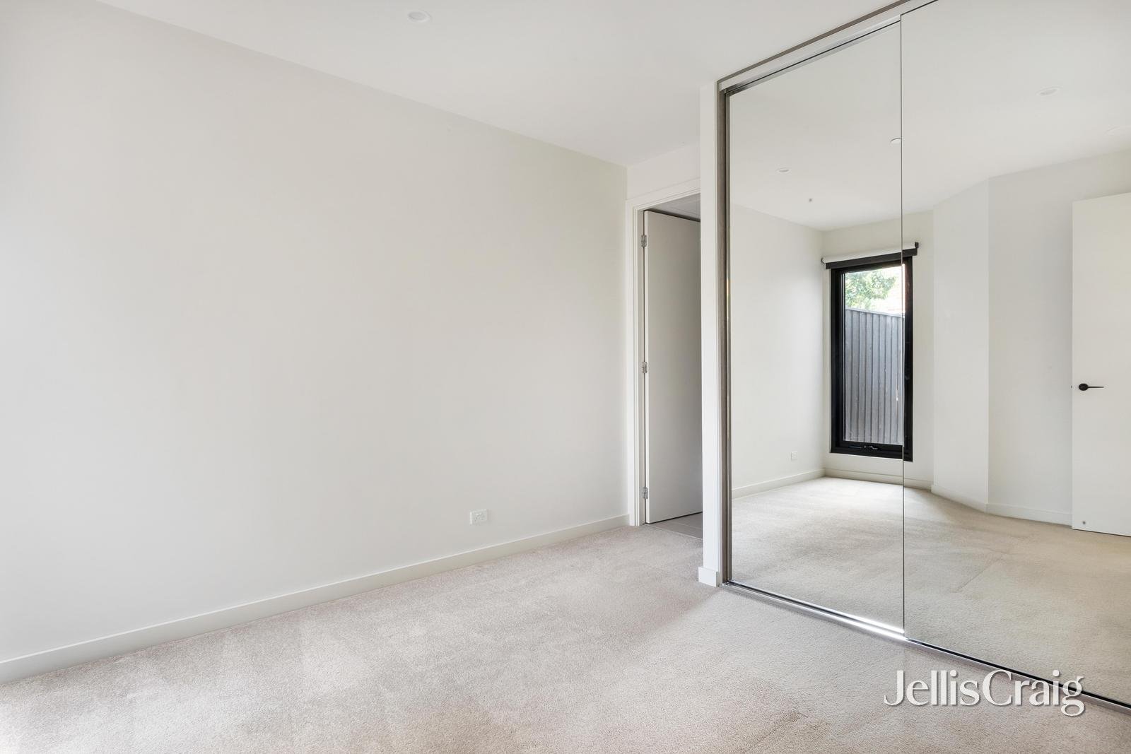 7/18 Hamilton Street, Bentleigh image 7
