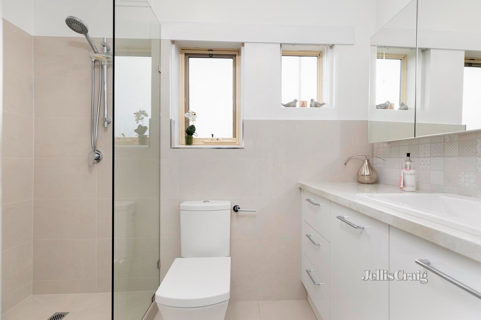 7/1A Gilbertson Street, Essendon image 6
