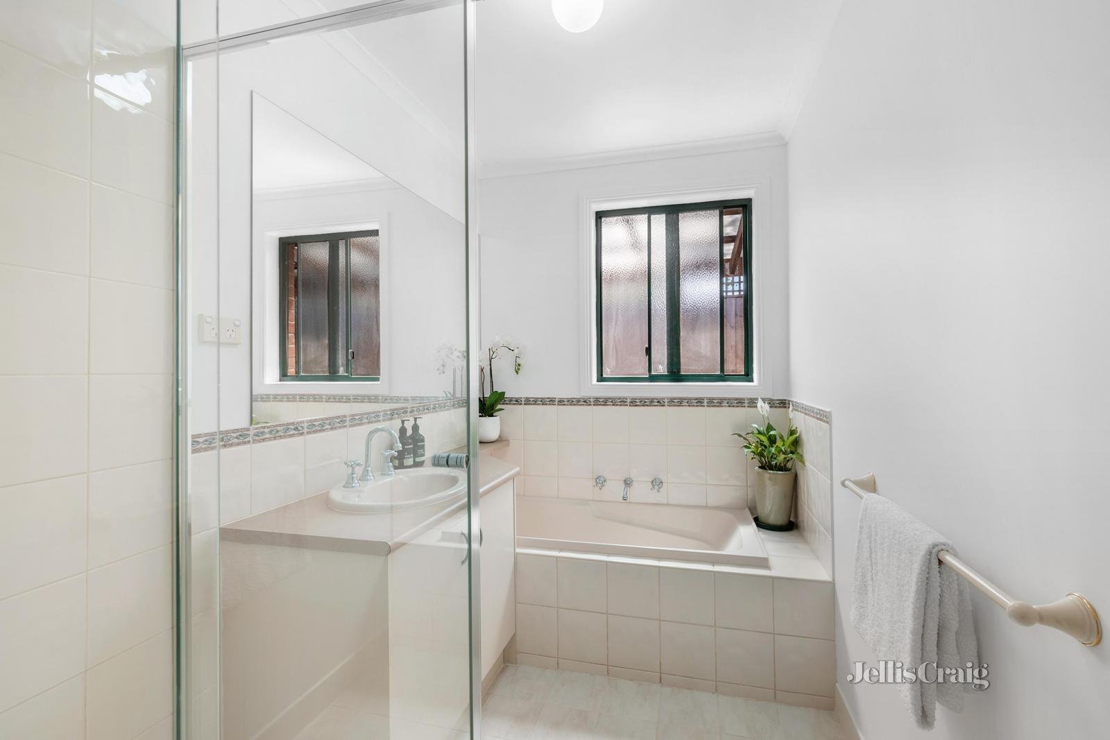 7/2 Daws Road, Doncaster East image 6