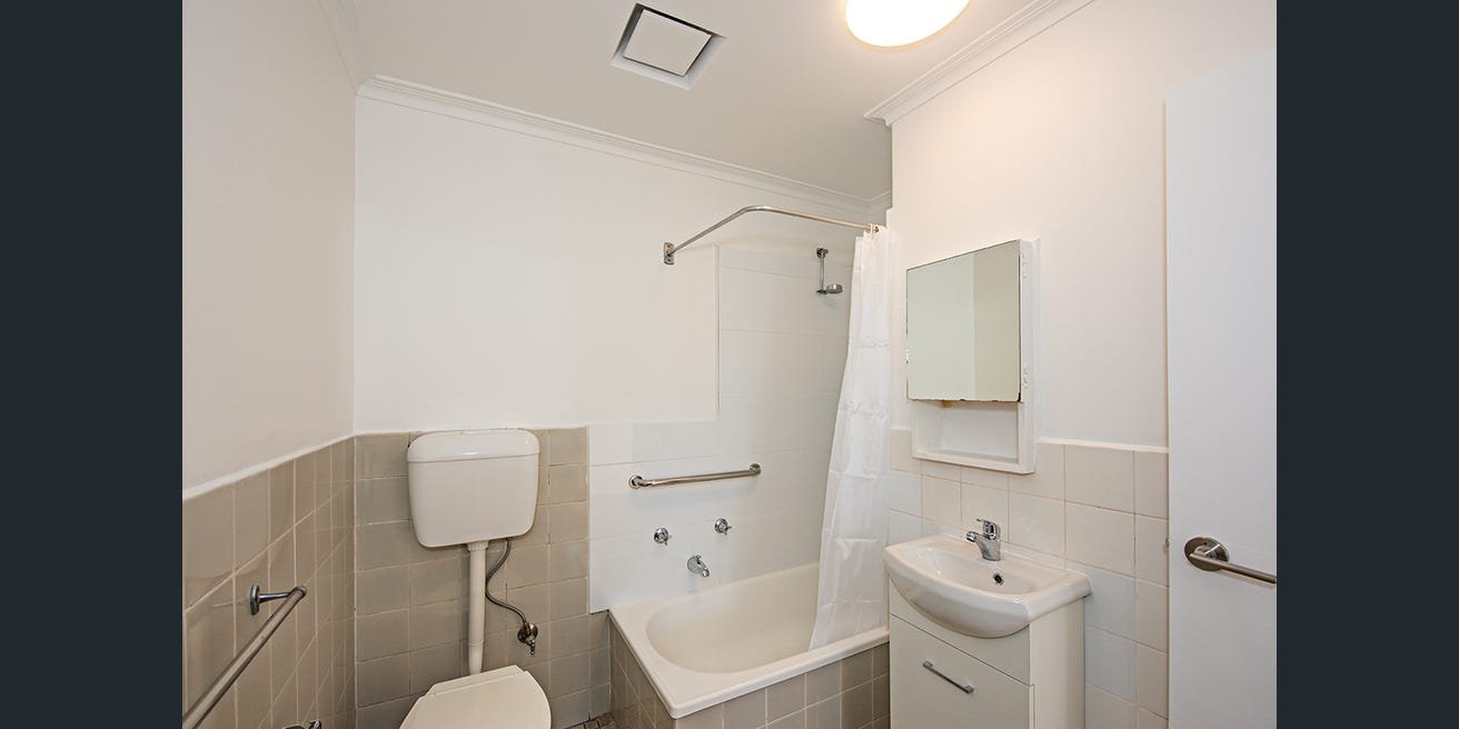 7/2 Douglas Street, Toorak image 5