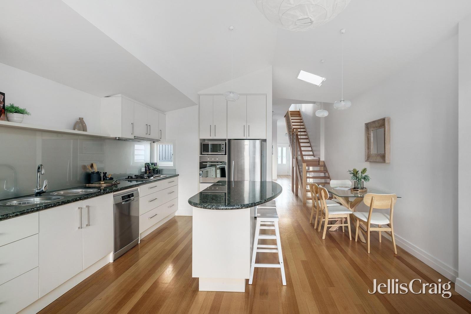 72 Edgevale Road, Kew image 3