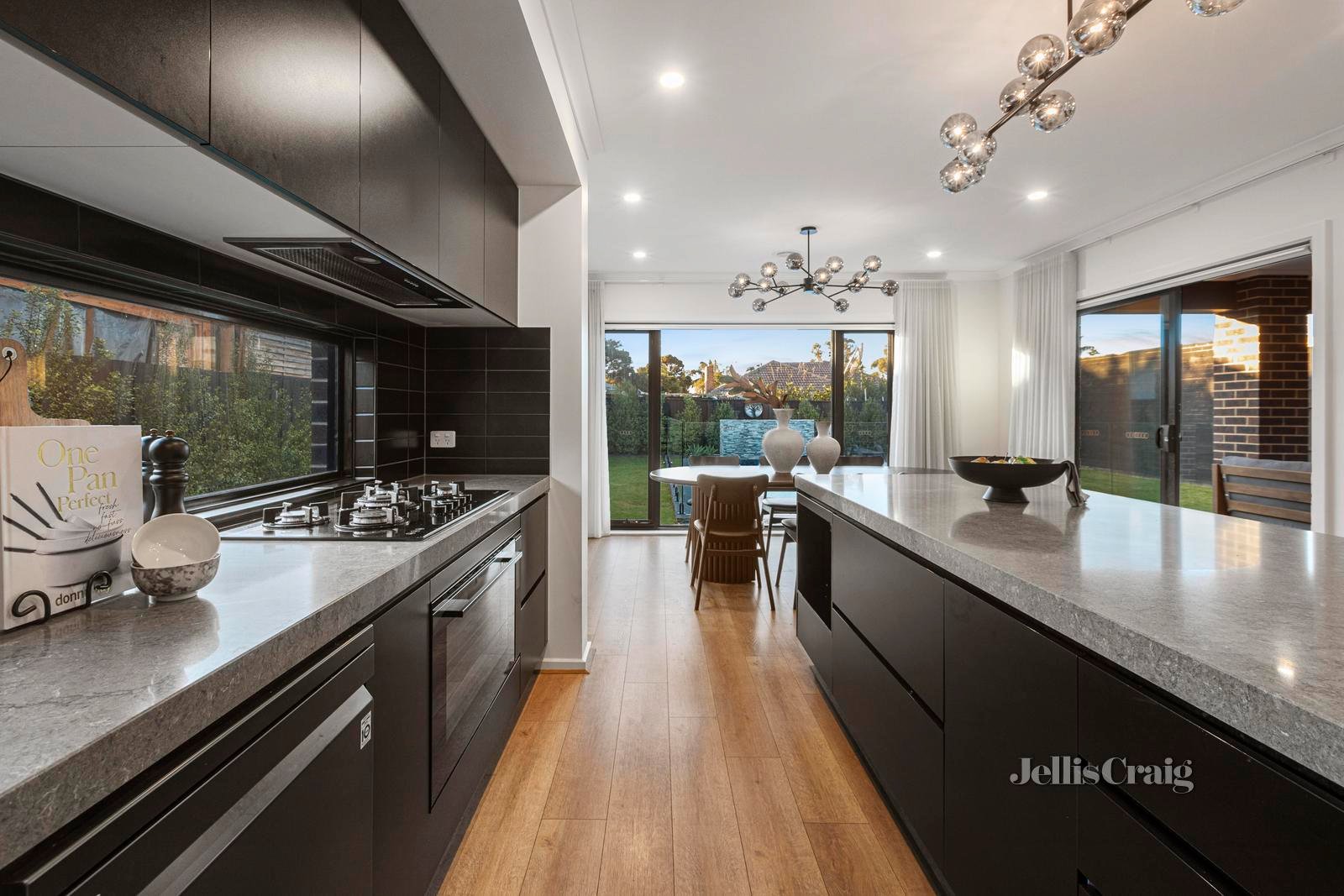 72 Gladesville Drive, Bentleigh East image 7