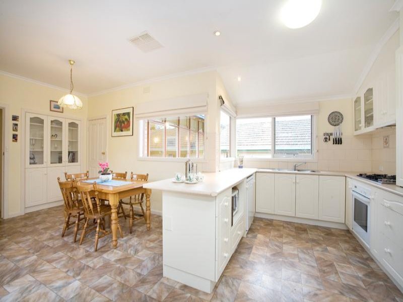 72 Kenmare Street, Mont Albert image 3