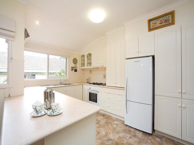 72 Kenmare Street, Mont Albert image 4