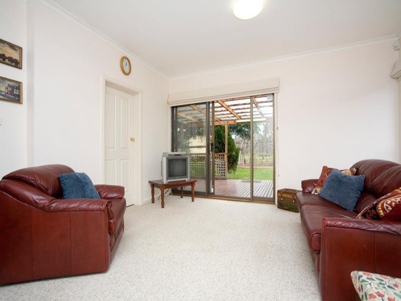 72 Kenmare Street, Mont Albert image 5