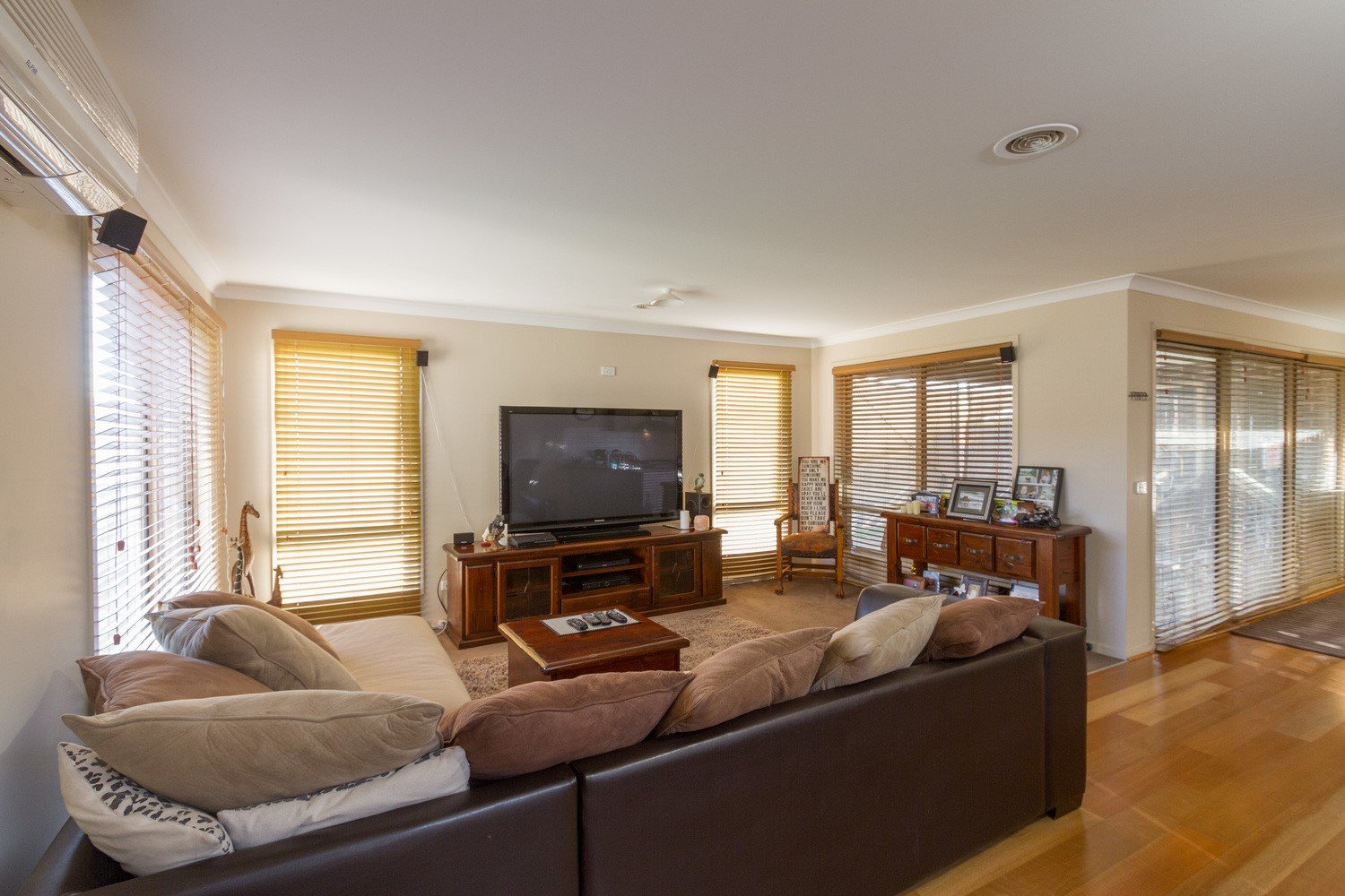 72 Larbert Road, Mooroolbark image 2