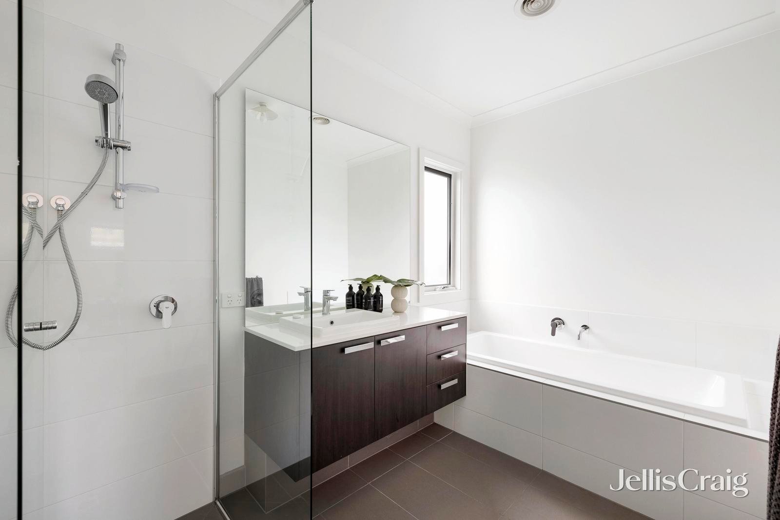 72 Ludstone Street, Hampton image 20