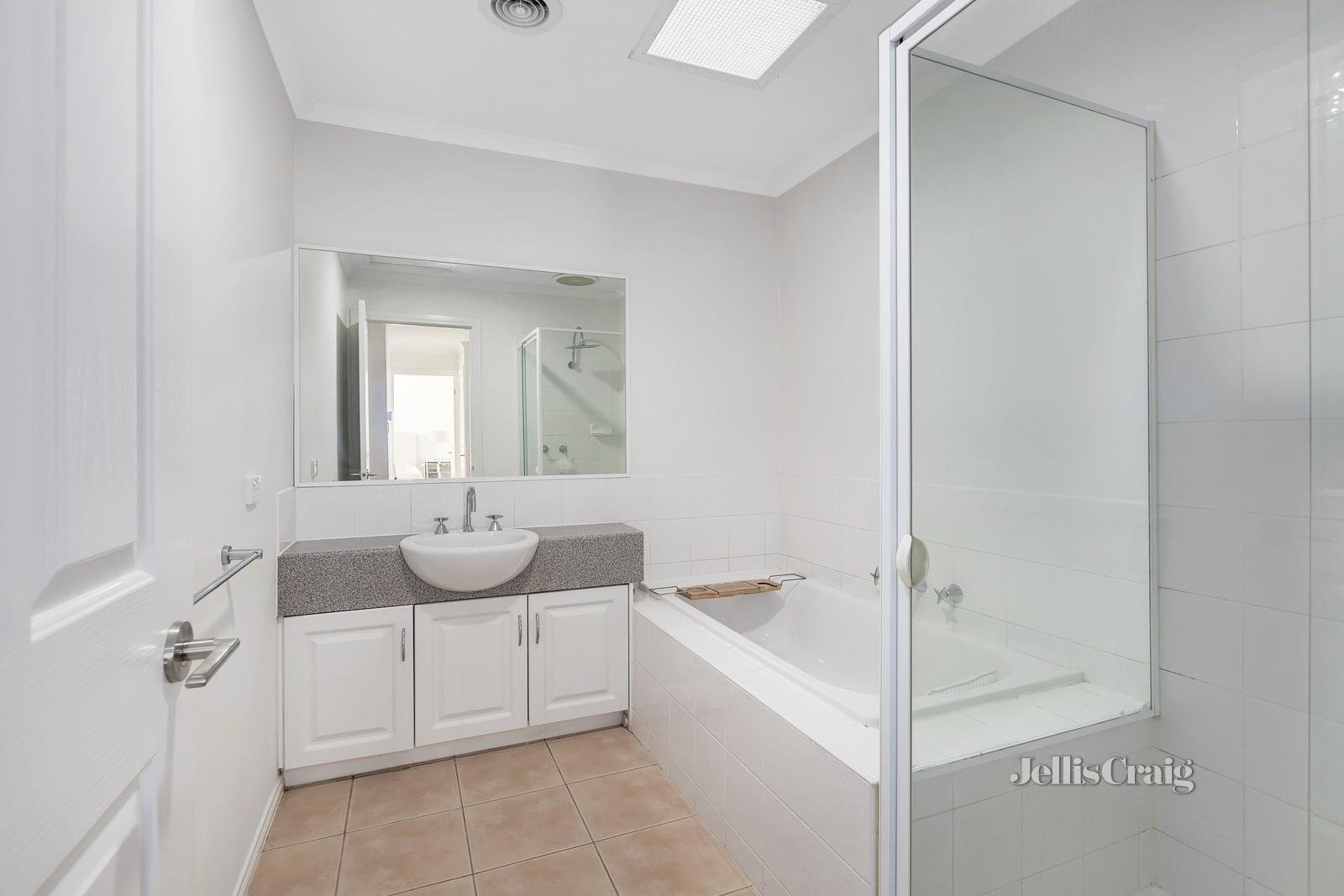 7/2 Mckelvie Court, Glen Waverley image 8