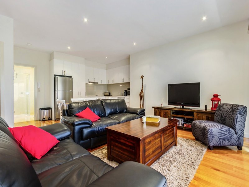 7/2 Minna Street, Blackburn image 2
