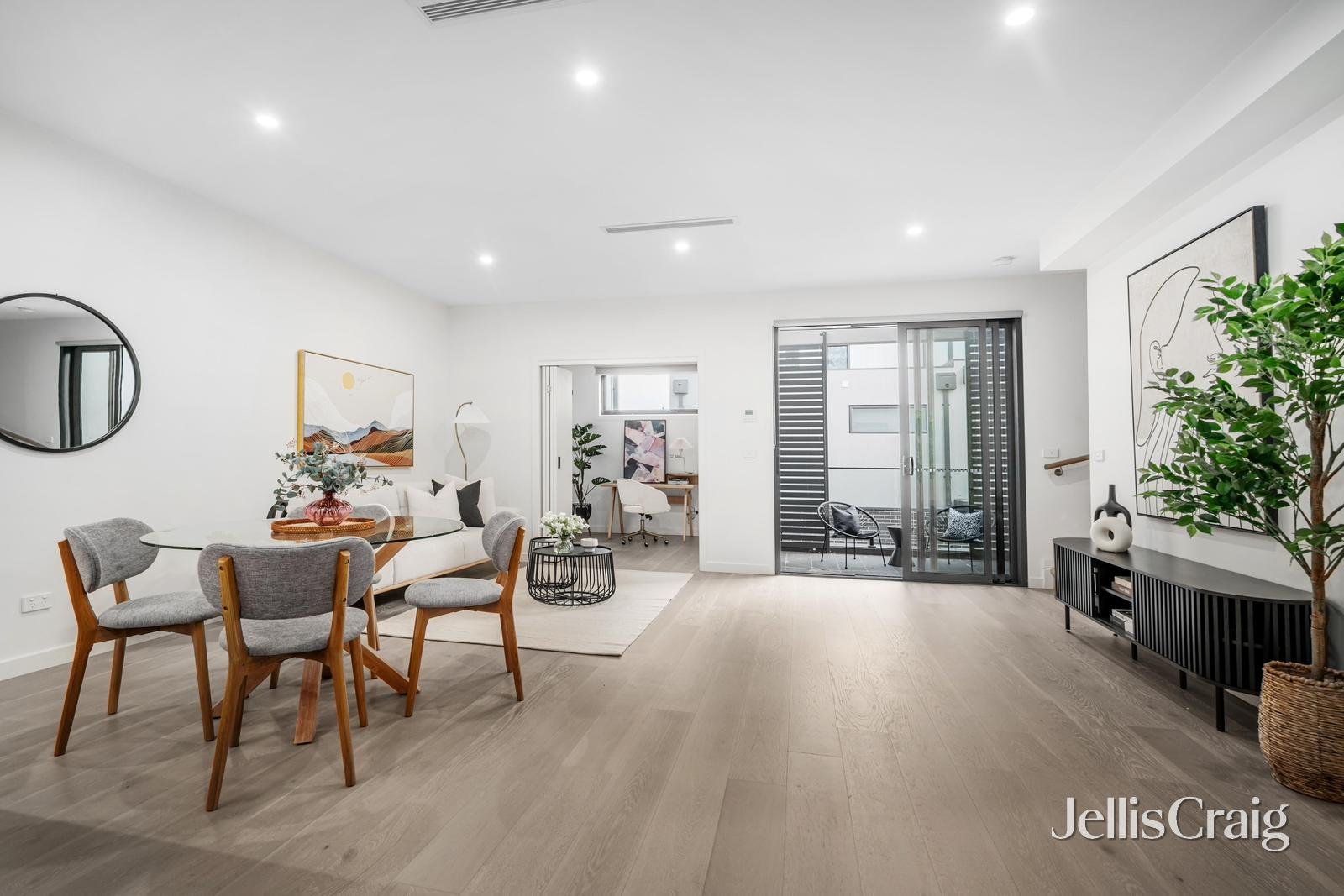 7/2 Montgomery Avenue, Mount Waverley image 3