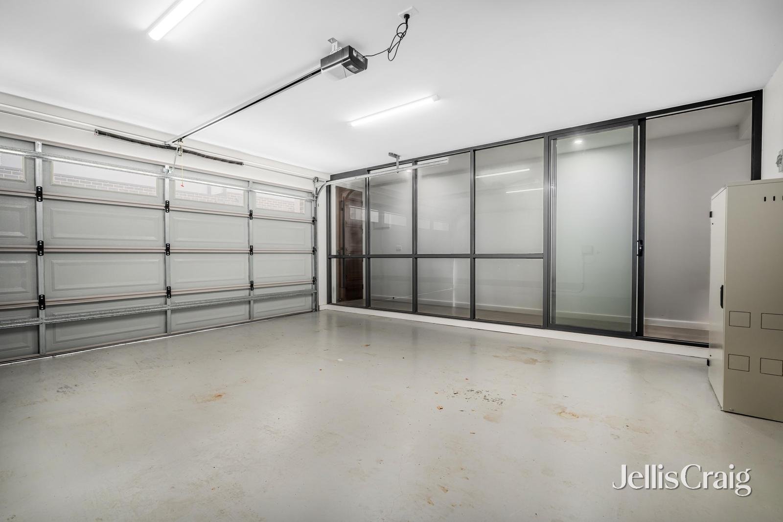 7/2 Montgomery Avenue, Mount Waverley image 10