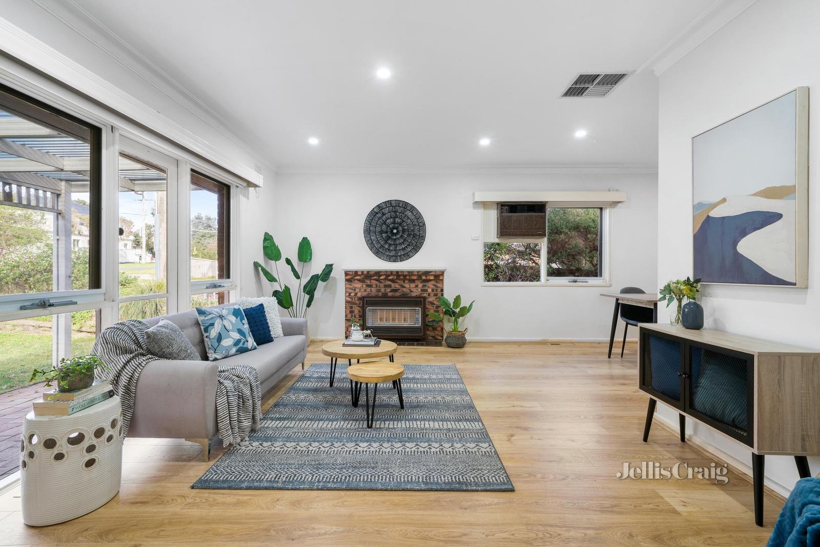 72 Orchard Grove, Blackburn South image 2