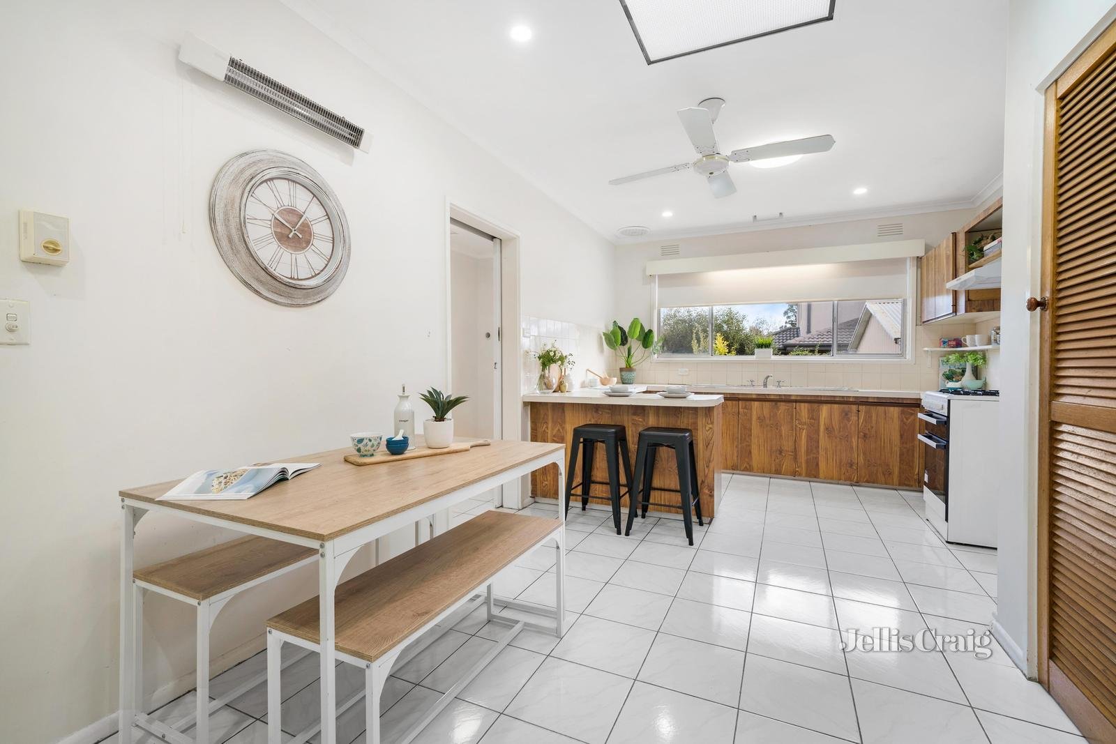 72 Orchard Grove, Blackburn South image 3