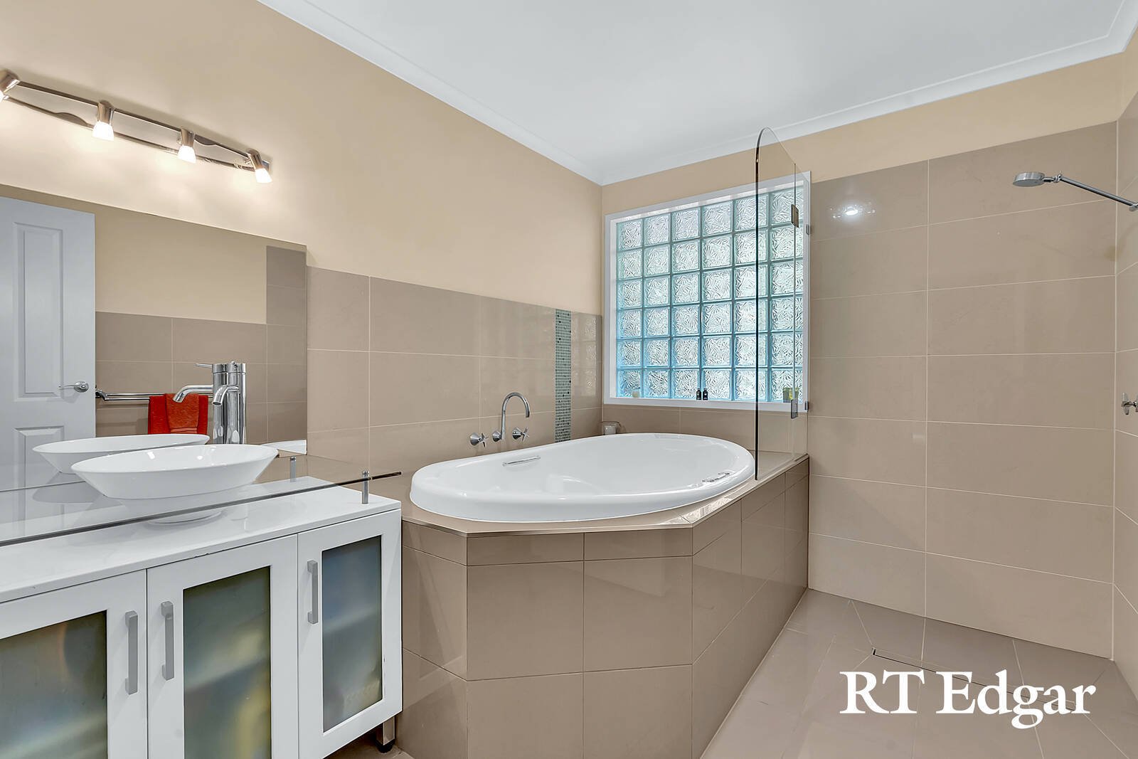 Property Gallery Thumbnail 11