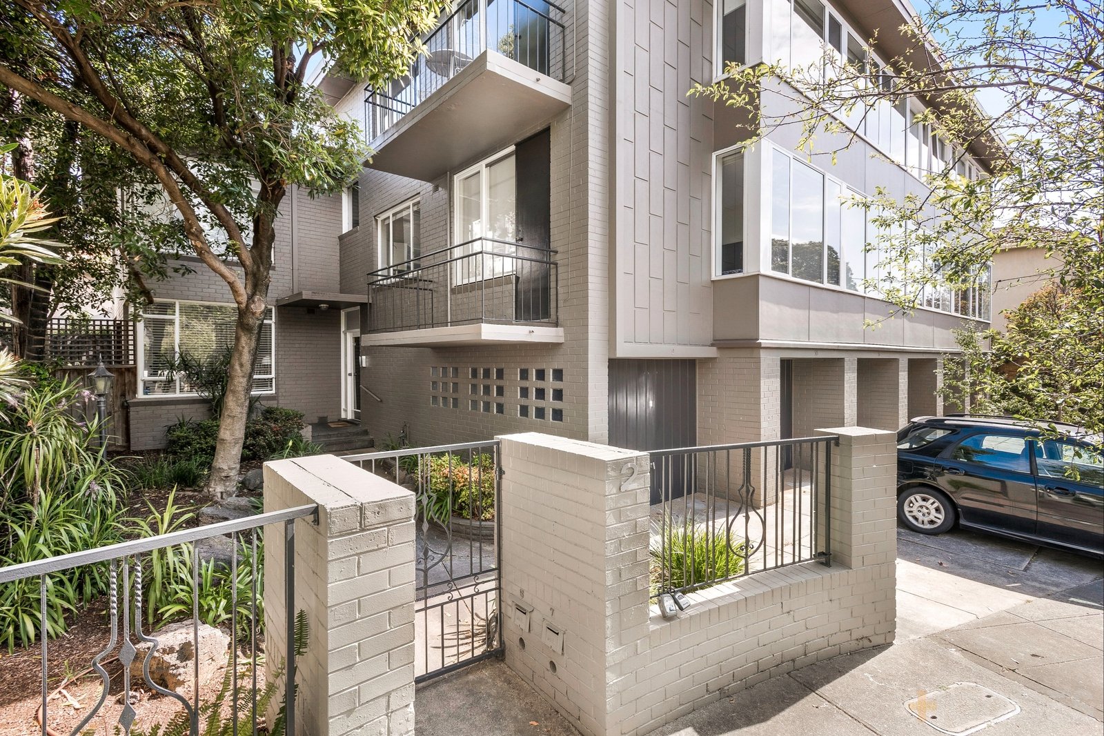 7 / 2 Rae Court Prahran