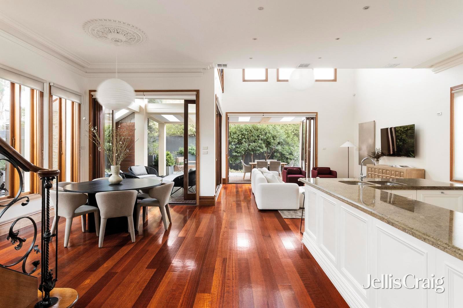 72 Rossmoyne Street, Thornbury image 4