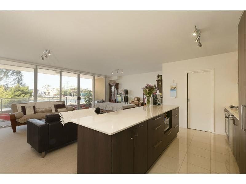 7/2 Saltriver Place, Footscray image 3
