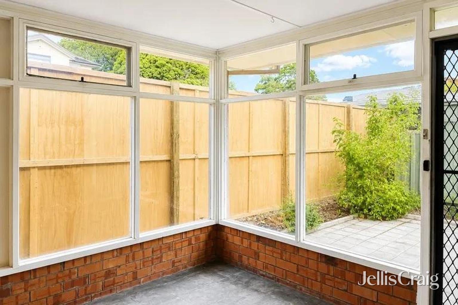 72 Whitehorse Road, Blackburn image 4
