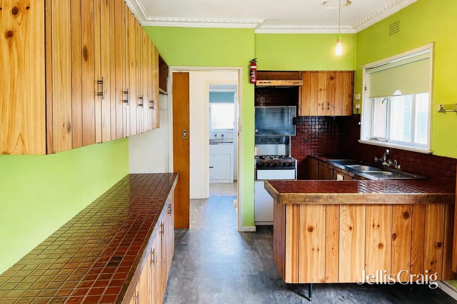 72 Whitehorse Road, Blackburn image 7