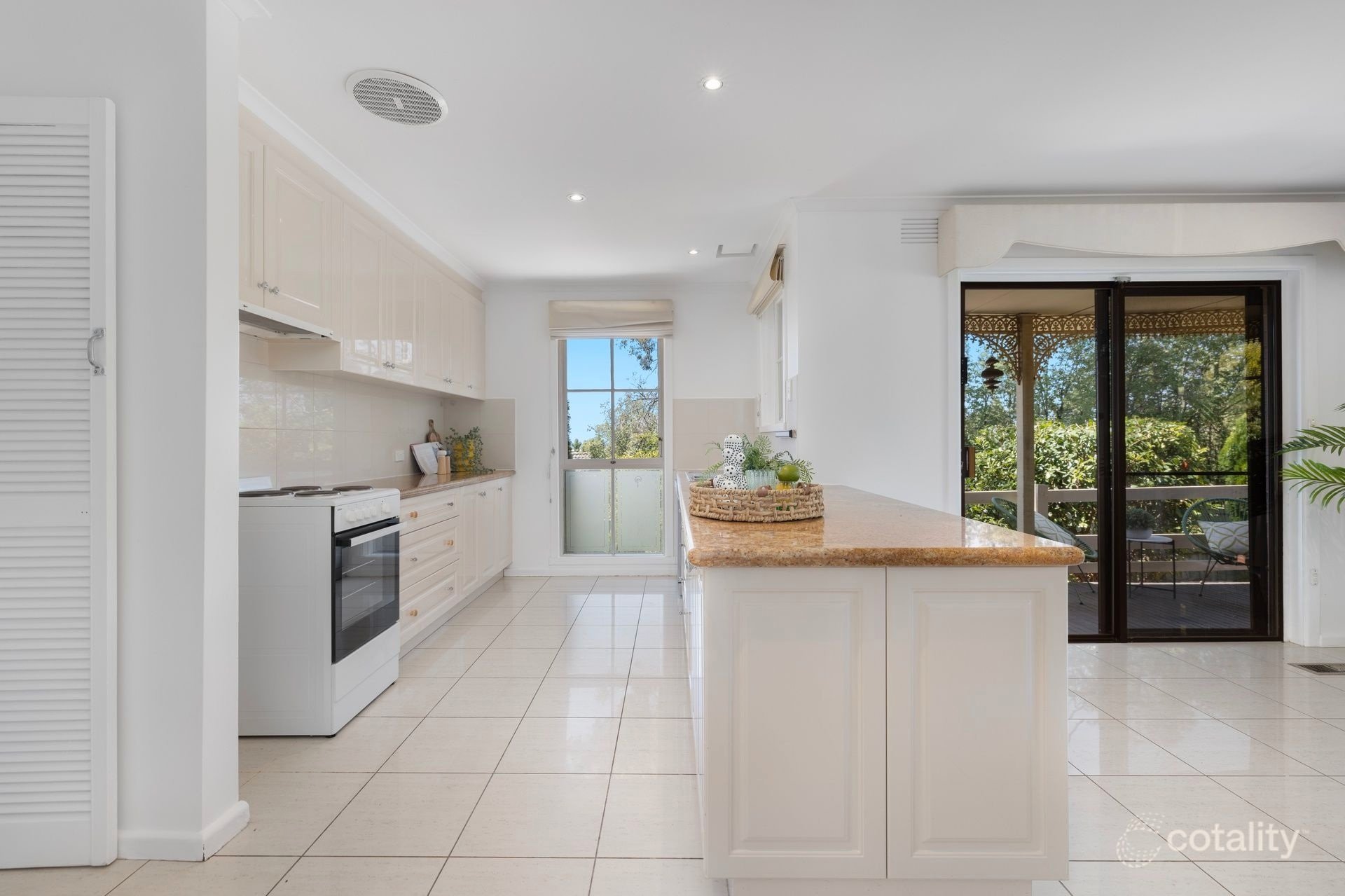 72 Wilson Road, Glen Waverley image 2