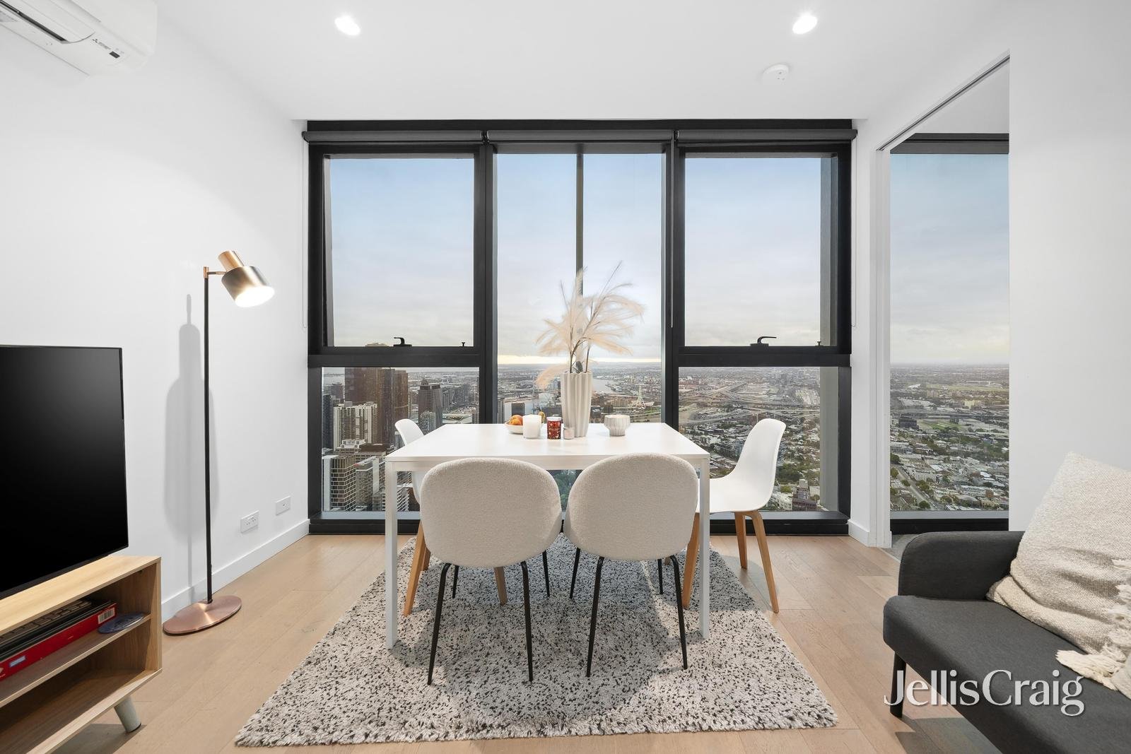 7207/462 Elizabeth Street, Melbourne image 5